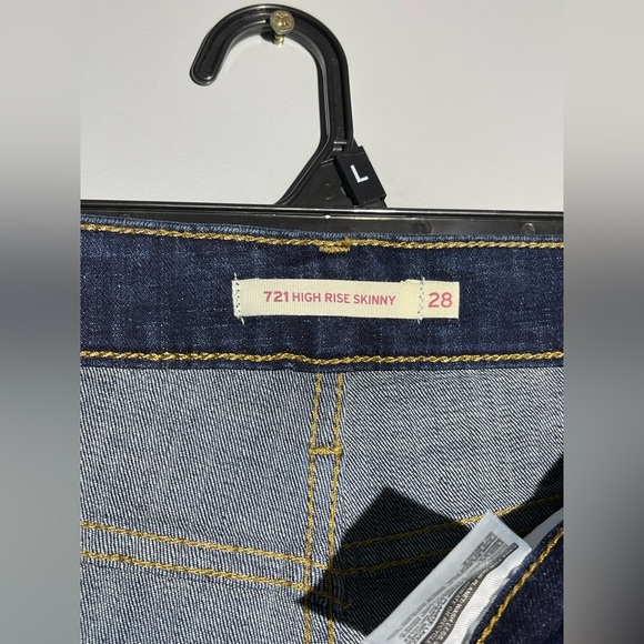 Levi’s Classic Blue Women's Jeans - Picture 11 of 15